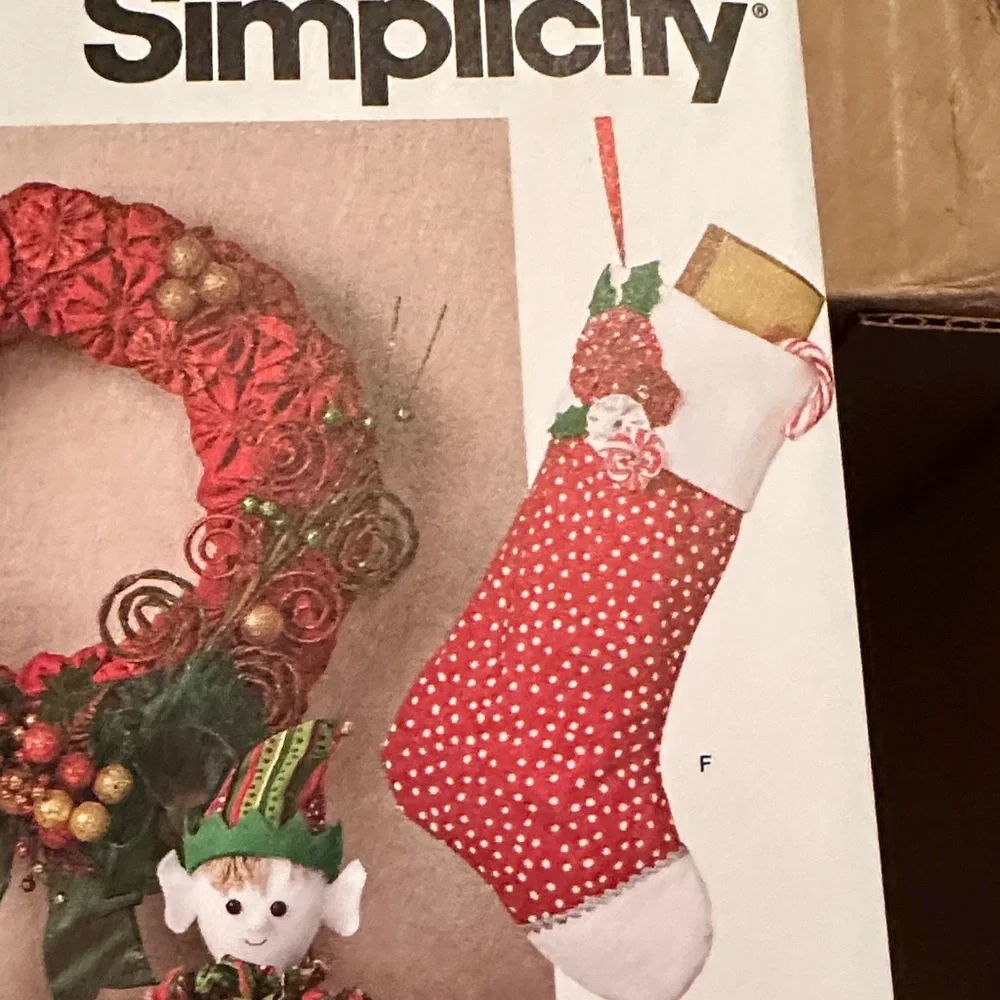 Simplicity Festive Wreath Kit with Red & Green Accents New Uncut Factory Folded